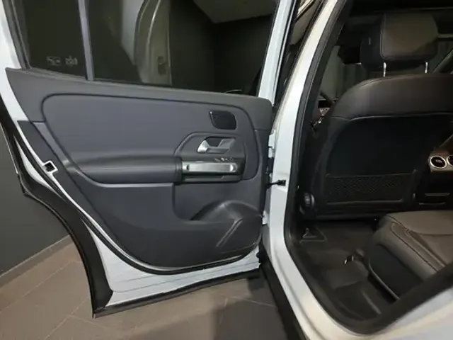 Mercedes-Benz EQB 300