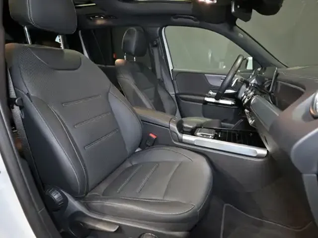 Mercedes-Benz EQB 300