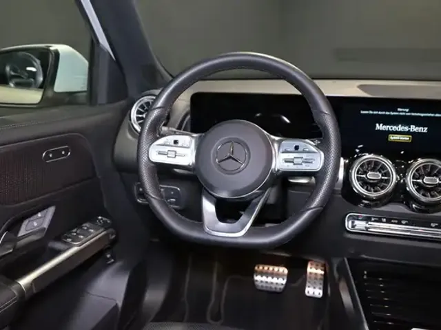 Mercedes-Benz EQB 300