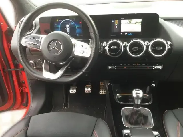 Mercedes-Benz B 180