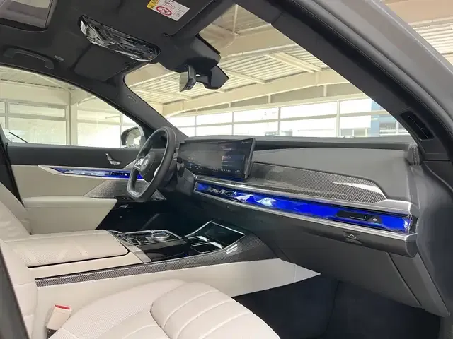 BMW i7