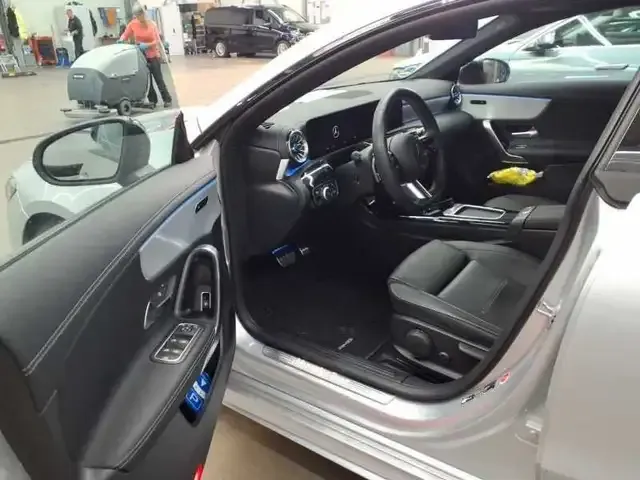 Mercedes-Benz CLA 180