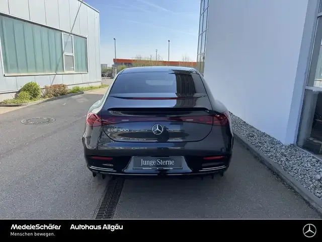 Mercedes-Benz EQE 300