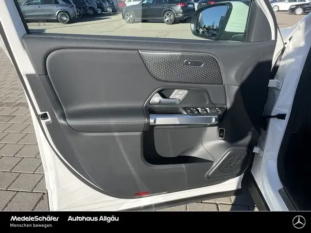 Mercedes-Benz EQB 300