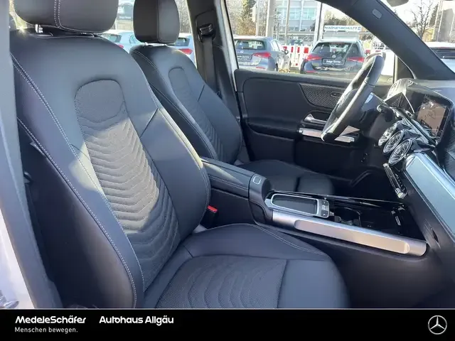 Mercedes-Benz EQB 300