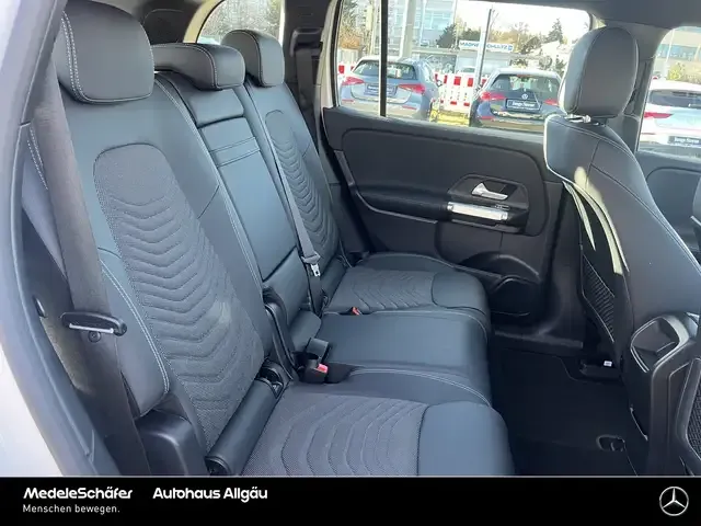 Mercedes-Benz EQB 300