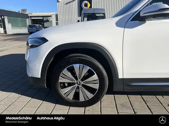 Mercedes-Benz EQB 300