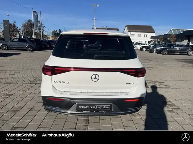 Mercedes-Benz EQB 300