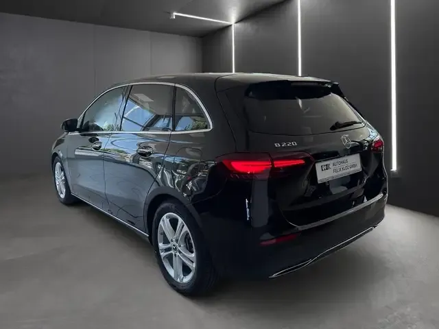 Mercedes-Benz B 220