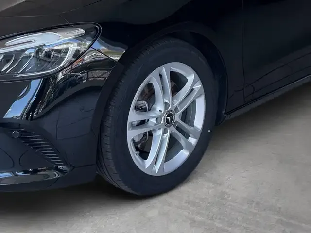 Mercedes-Benz B 220