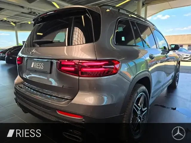 Mercedes-Benz GLB 200