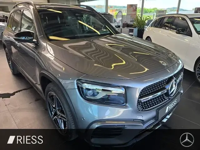 Mercedes-Benz GLB 200