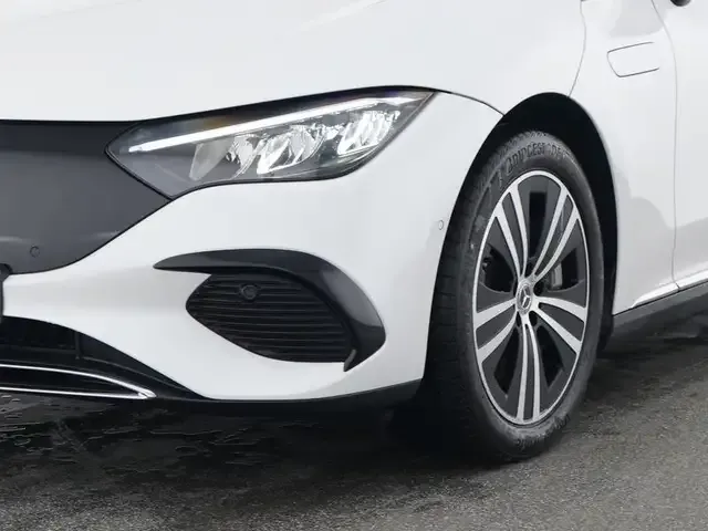 Mercedes-Benz EQE 300