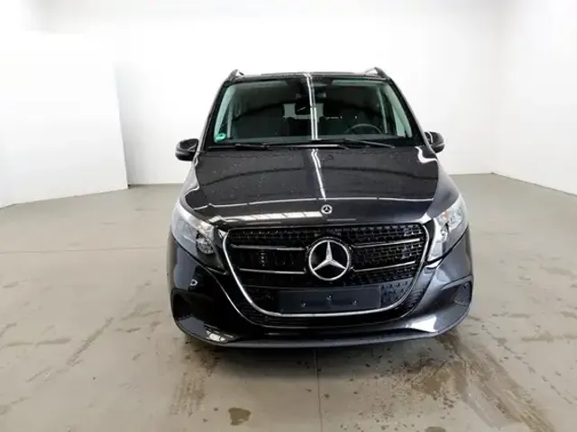 Mercedes-Benz V 220