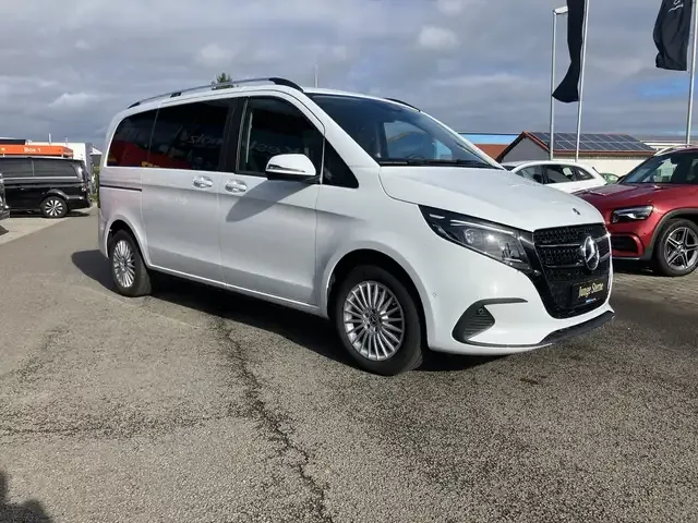 Mercedes-Benz V 220