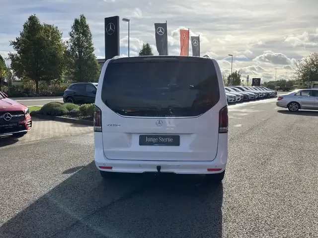 Mercedes-Benz V 220