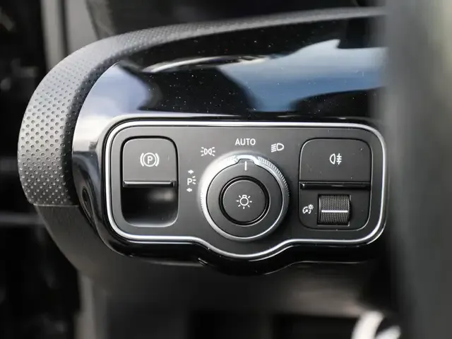 Mercedes-Benz A 220