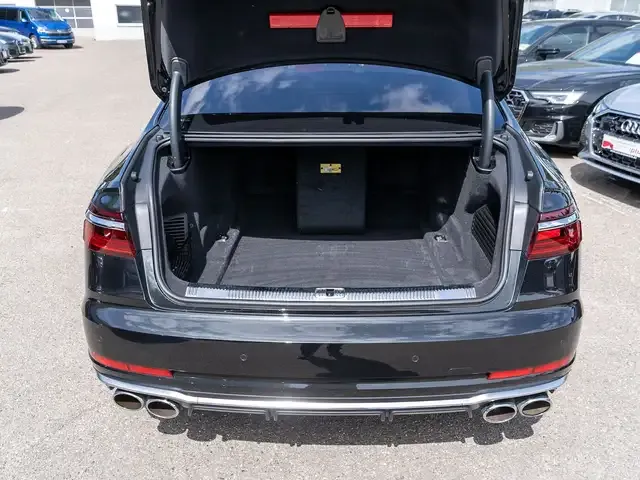 Audi S8