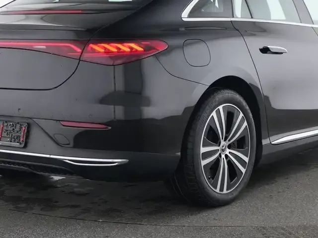 Mercedes-Benz EQE 300