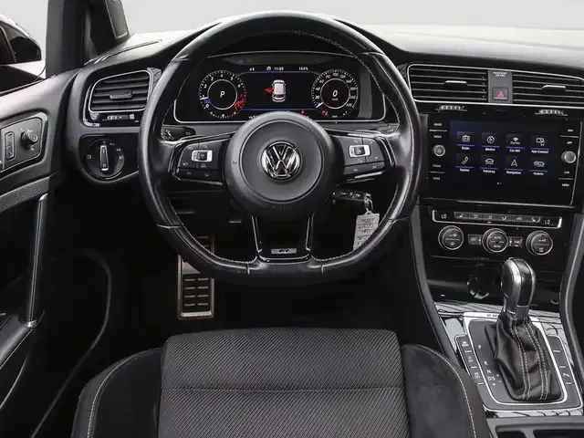 Volkswagen Golf R