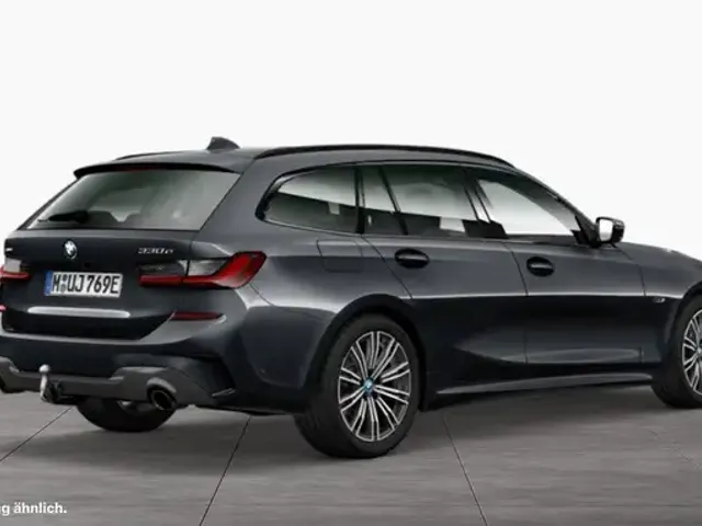 BMW 330
