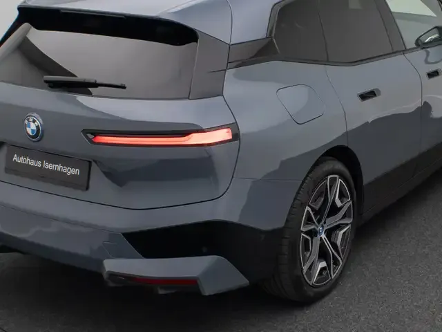 BMW iX