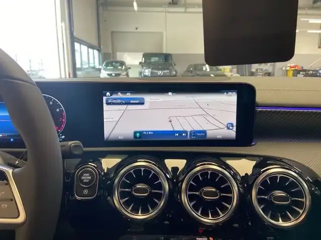 Mercedes-Benz CLA 180