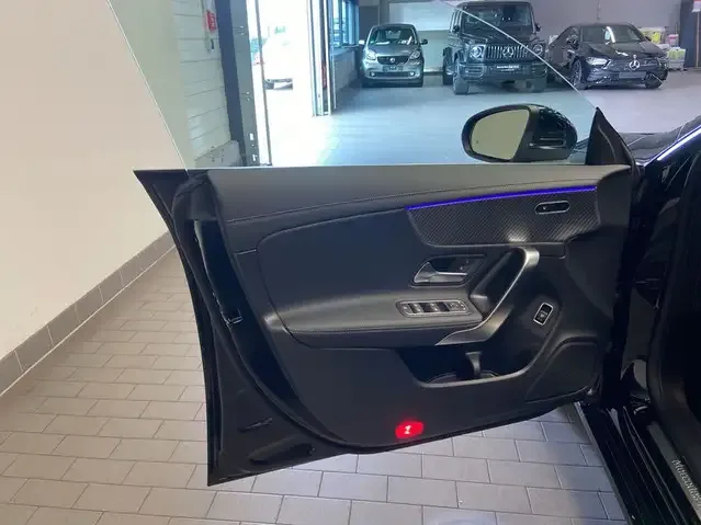 Mercedes-Benz CLA 180