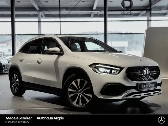 Mercedes-Benz GLA 220
