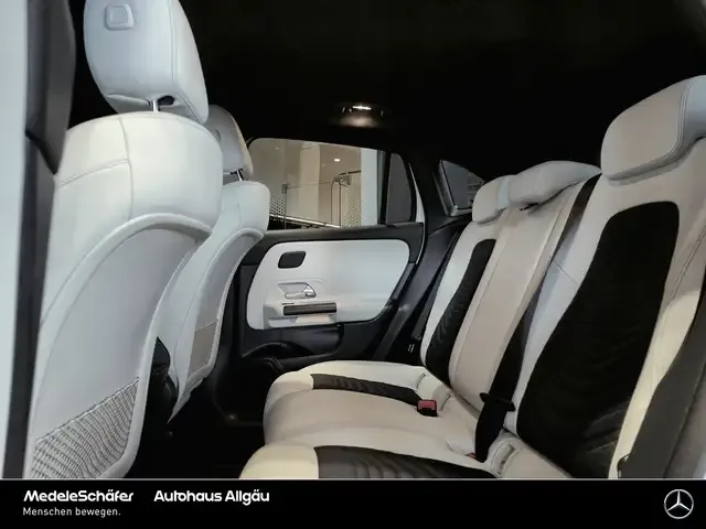 Mercedes-Benz GLA 220