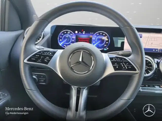 Mercedes-Benz EQA 300