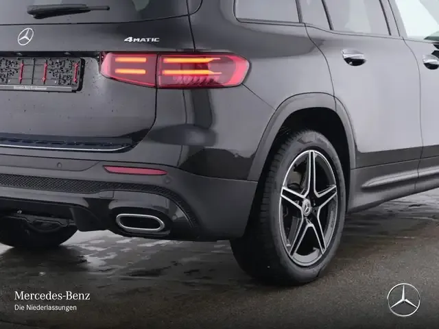 Mercedes-Benz GLB 220