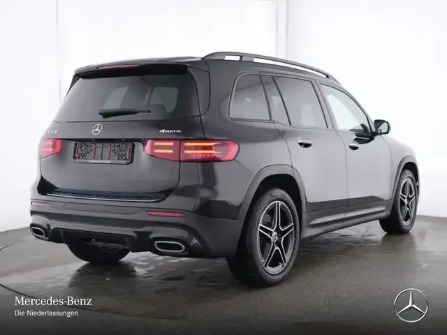 Mercedes-Benz GLB 220