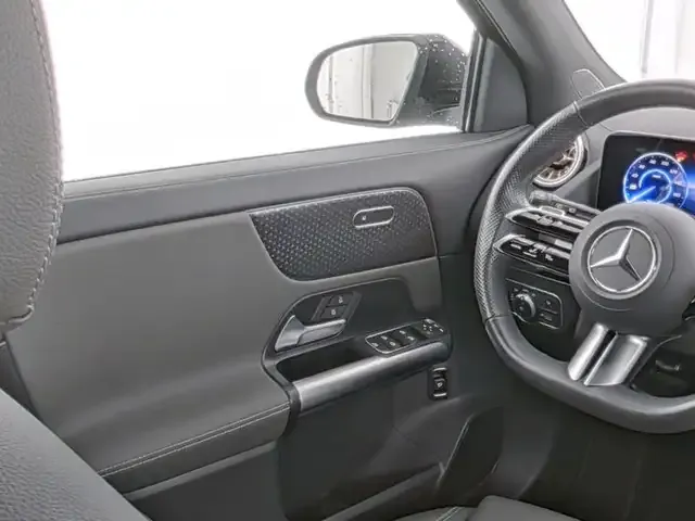 Mercedes-Benz EQA 300