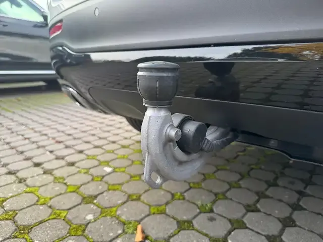 Mercedes-Benz GLB 220