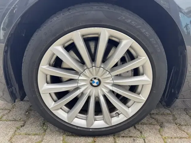 BMW 745