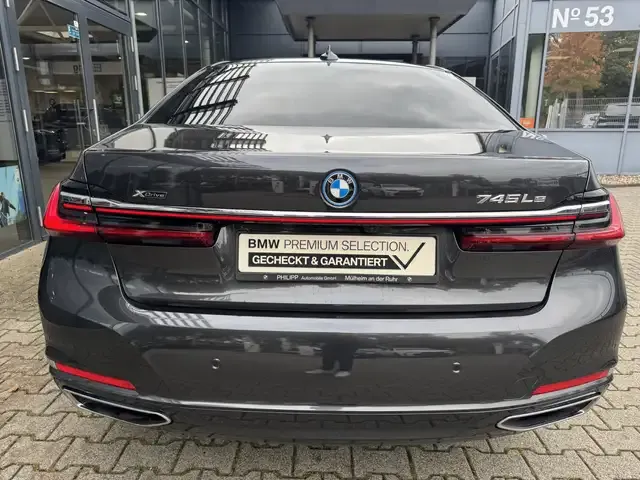 BMW 745