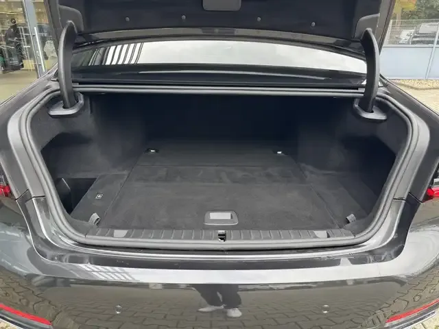 BMW 745