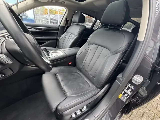 BMW 745