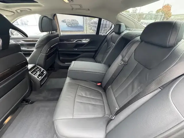 BMW 745