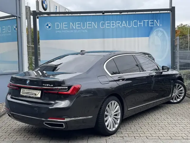 BMW 745