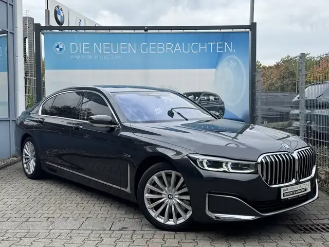 BMW 745