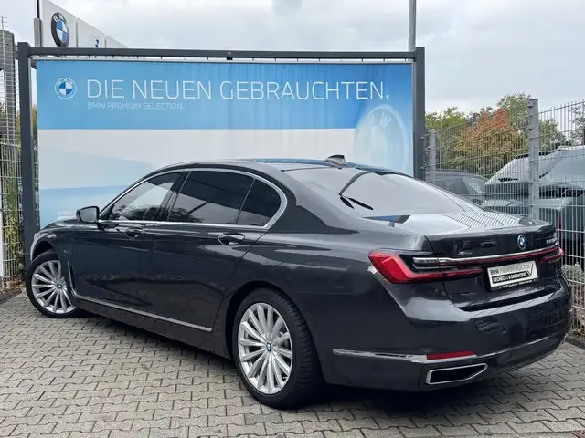 BMW 745