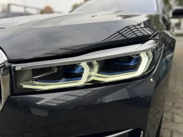 BMW 745