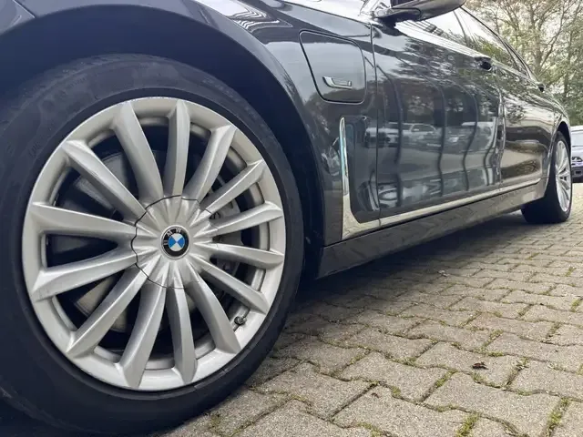 BMW 745