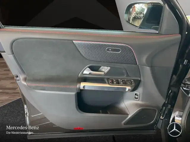 Mercedes-Benz EQB 300
