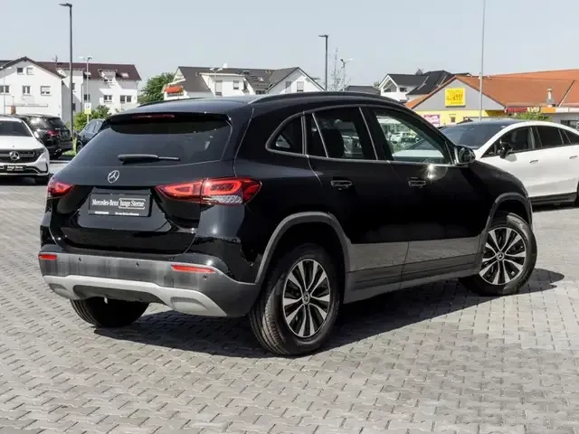 Mercedes-Benz GLA 180