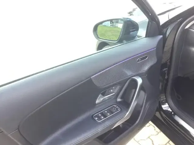 Mercedes-Benz A 220