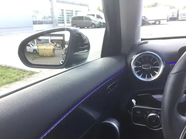 Mercedes-Benz A 220