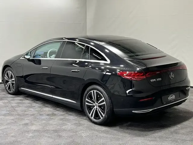 Mercedes-Benz EQE 300